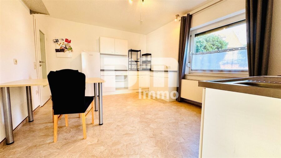 Einfamilienhaus BJ 1980 mit Einliegerwohnung, Studio + Dachterrasse - Souterrain Einliegerbereich Küche mit Küchenzeile